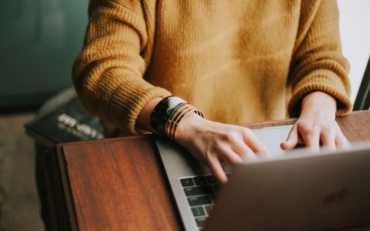 Credit card and laptop for conversion tracking work